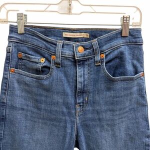 Levi’s 724 Medium Wash High Rise Straight Jeans